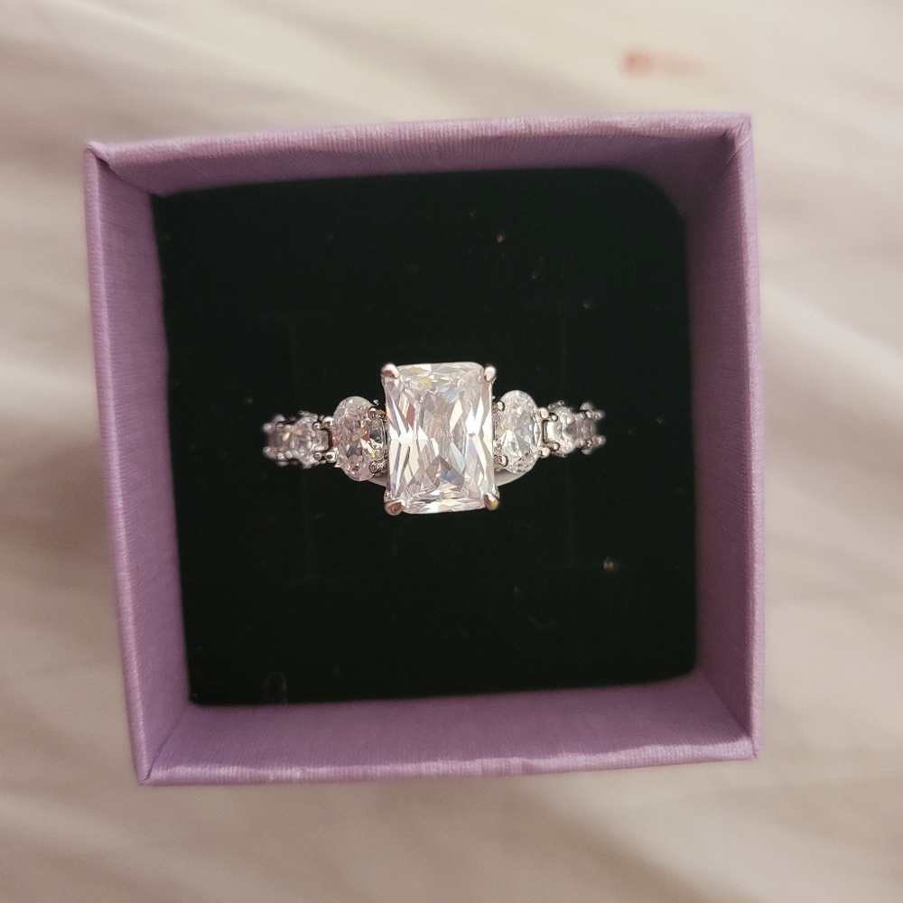 Bomb party April birthday ring, classic beauty